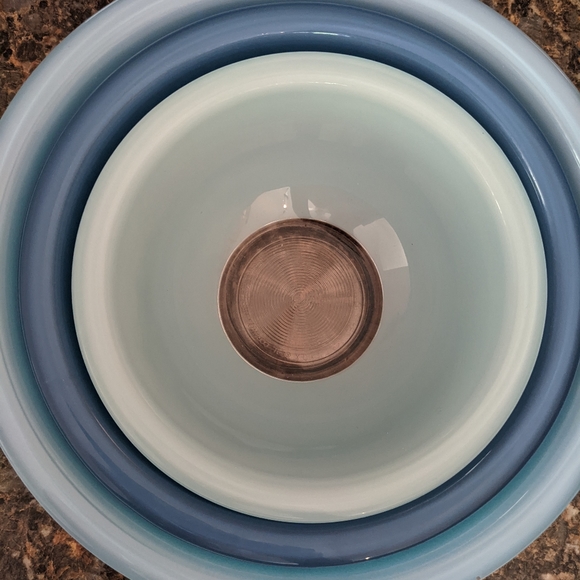 Vintage Pyrex Shades of Blue Nesting Bowls - Picture 2 of 7